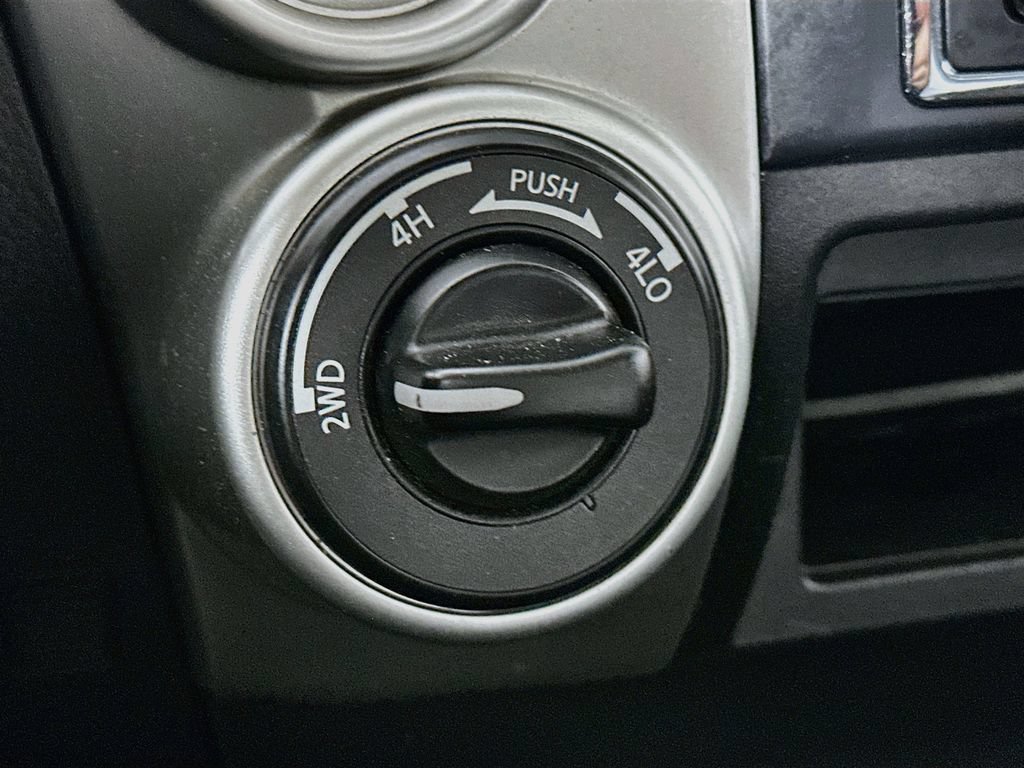 Used 2017 Nissan Titan SV AWD/4WD image 18