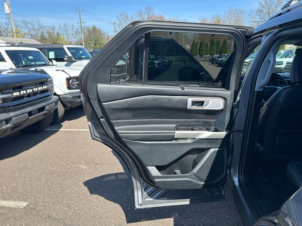 Certified 2023 Ford Explorer Limited w/ Limited Technology Package image 17
