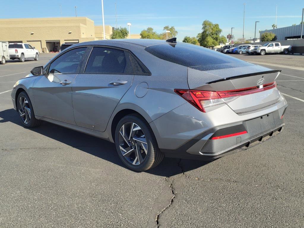 New 2025 Hyundai Elantra SEL FWD image 3