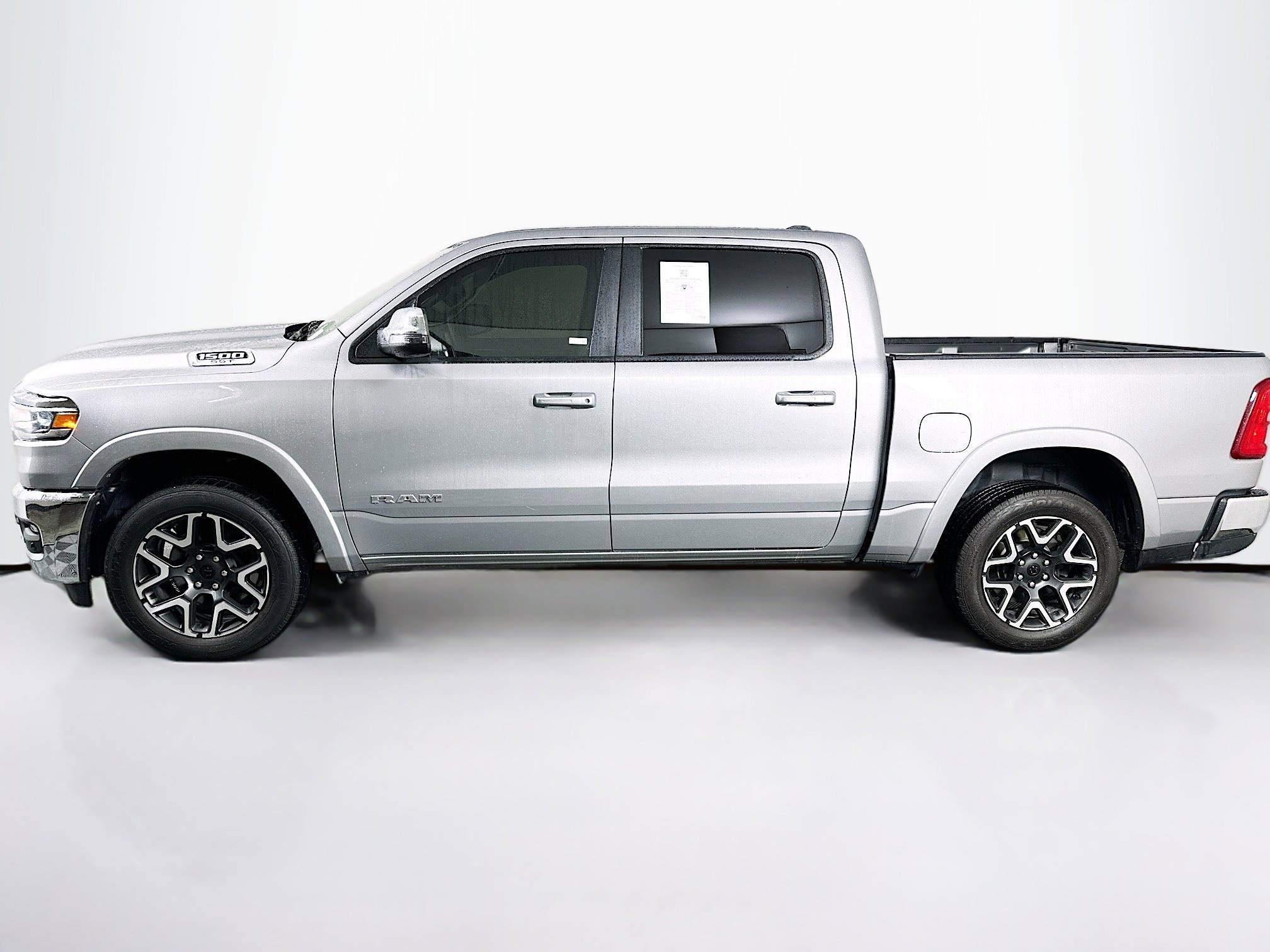 Used 2025 RAM 1500 Laramie image 4
