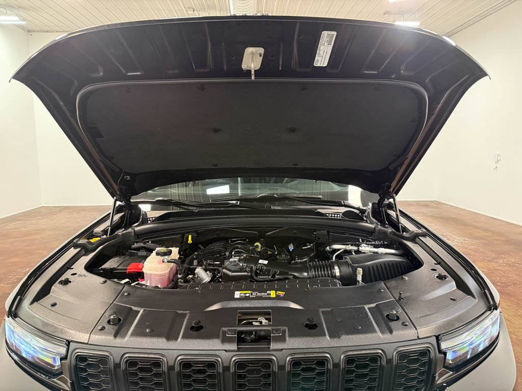 Used 2023 Jeep Grand Cherokee L Laredo AWD/4WD image 20
