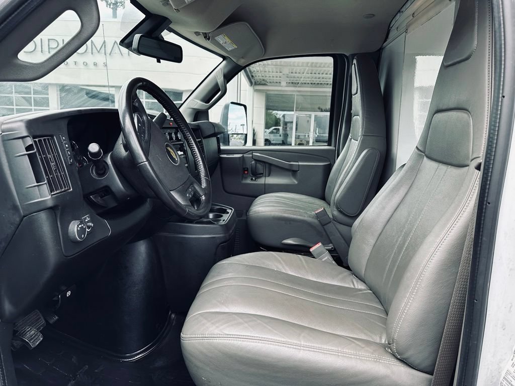 Used 2021 Chevrolet Express 4500 Extended w/ Power Convenience Package RWD image 17