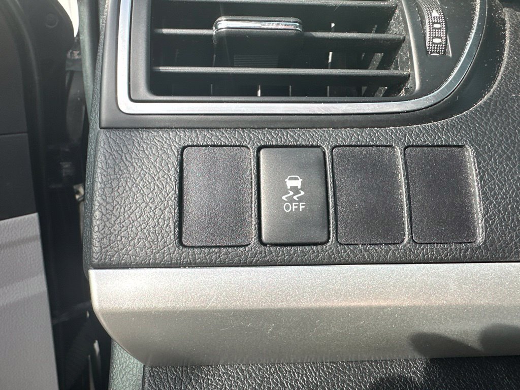 Used 2015 Toyota Camry SE FWD image 34