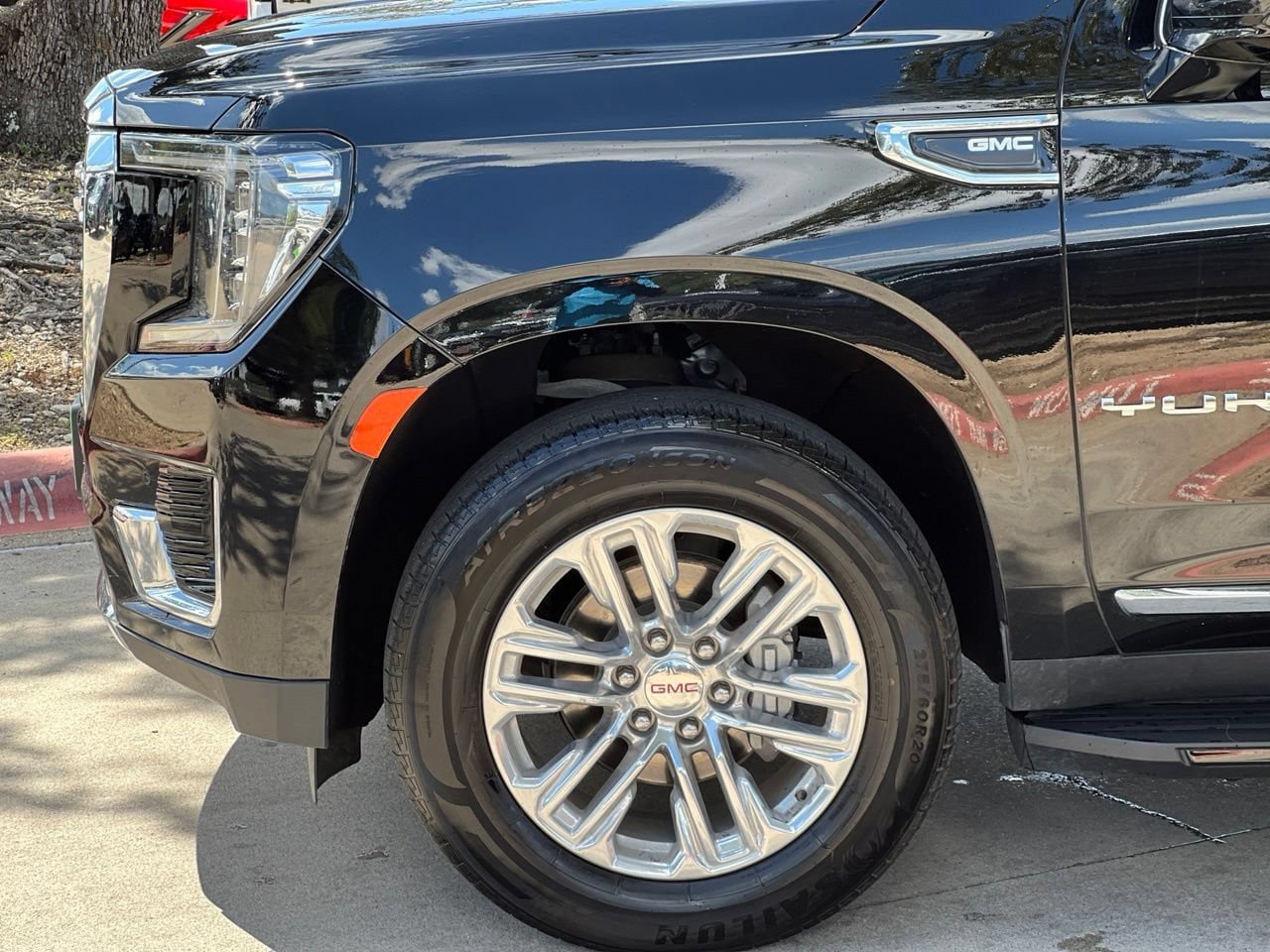Used 2024 GMC Yukon SLT RWD image 24