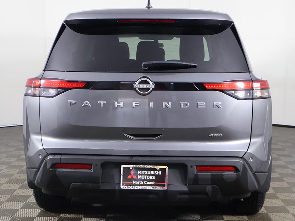 Used 2024 Nissan Pathfinder S image 11