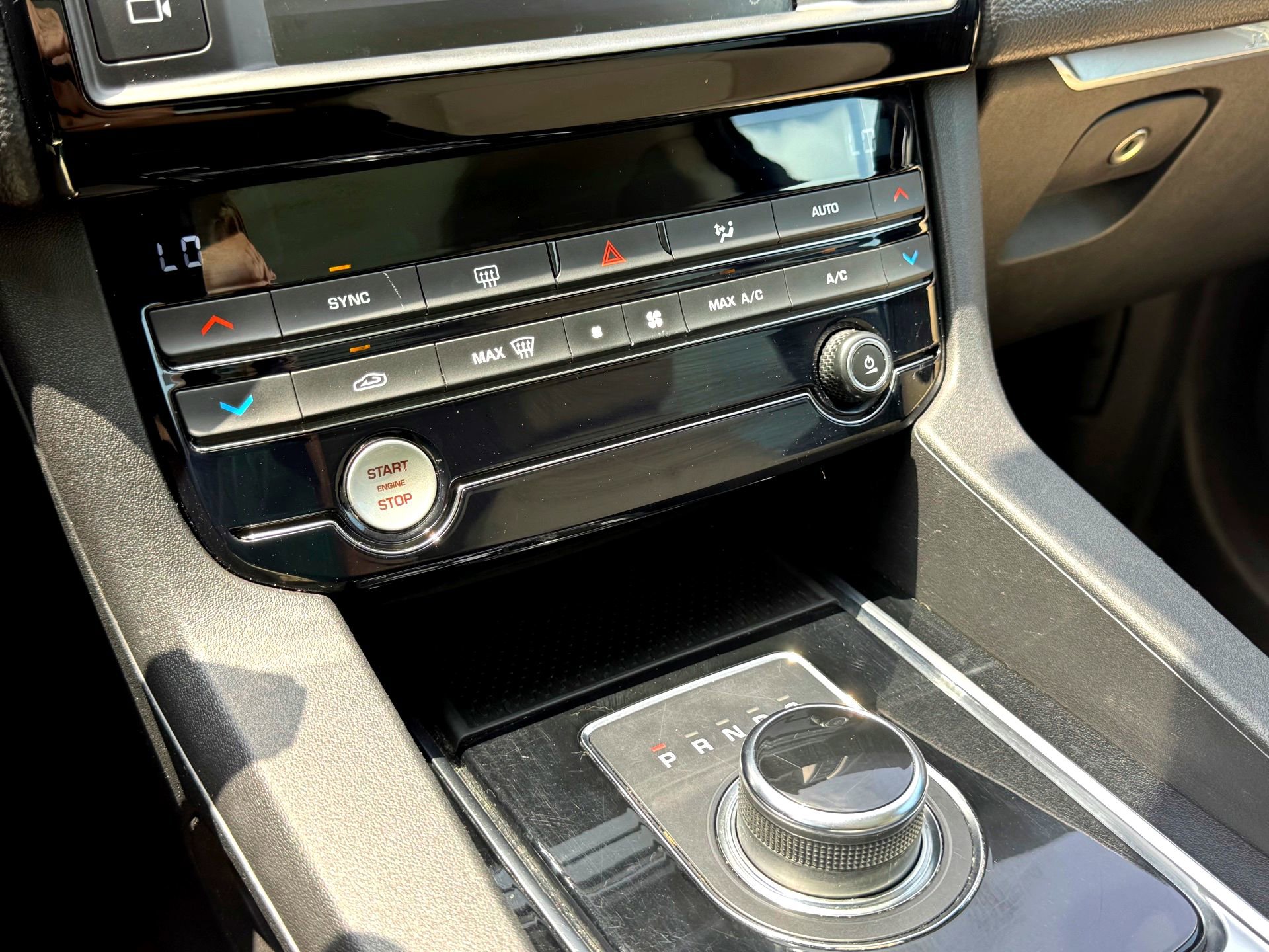 Used 2018 Jaguar F-PACE Premium AWD/4WD image 29