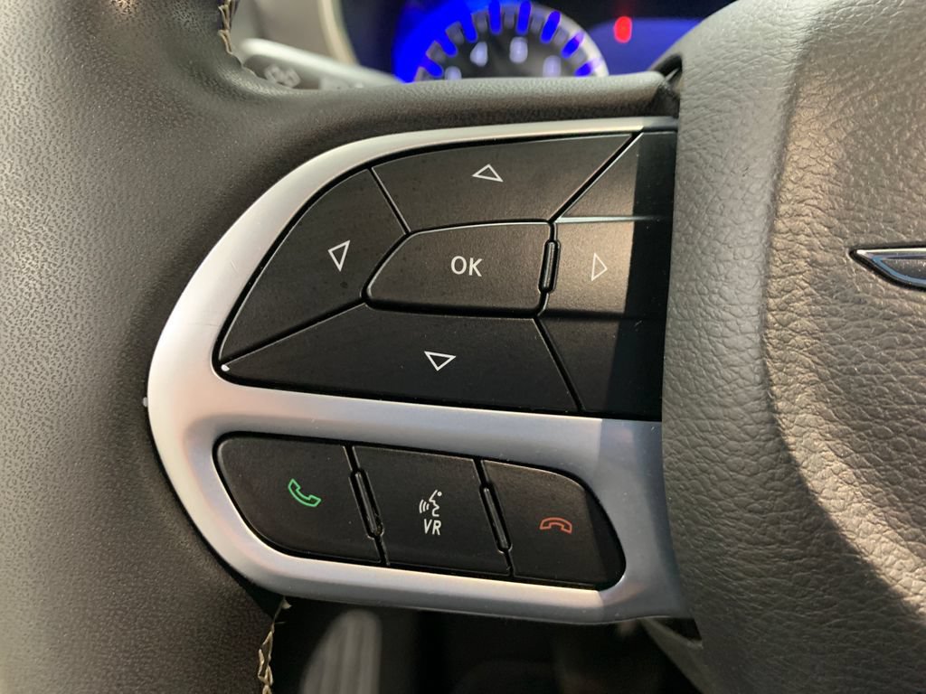 Used 2022 Chrysler Pacifica Touring-L FWD image 12