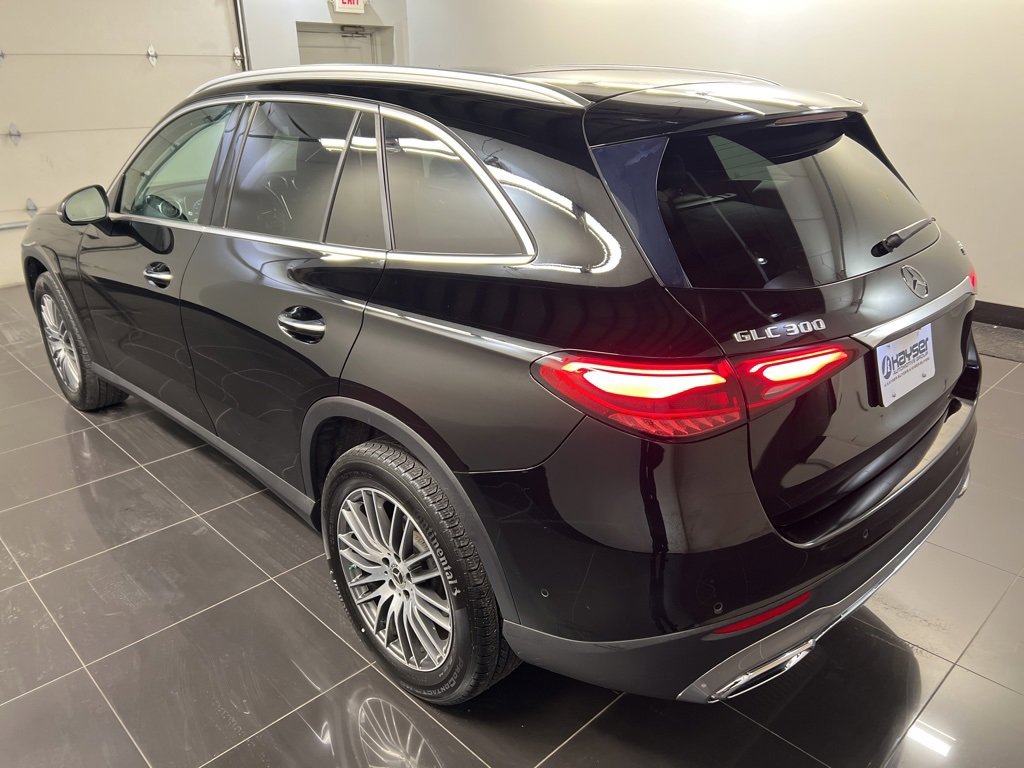 Used 2023 Mercedes-Benz GLC 300 4MATIC image 4