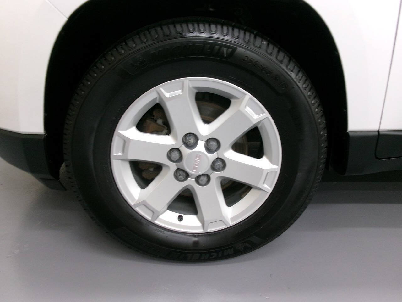 Used 2016 GMC Acadia SLE AWD/4WD image 3
