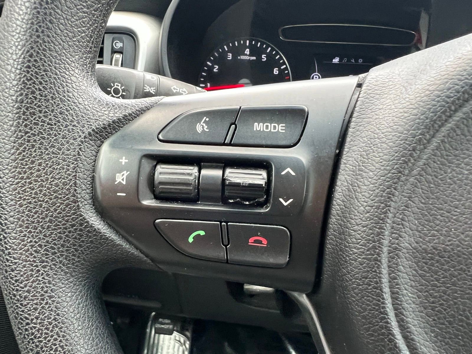 Used 2016 Kia Sorento LX image 29