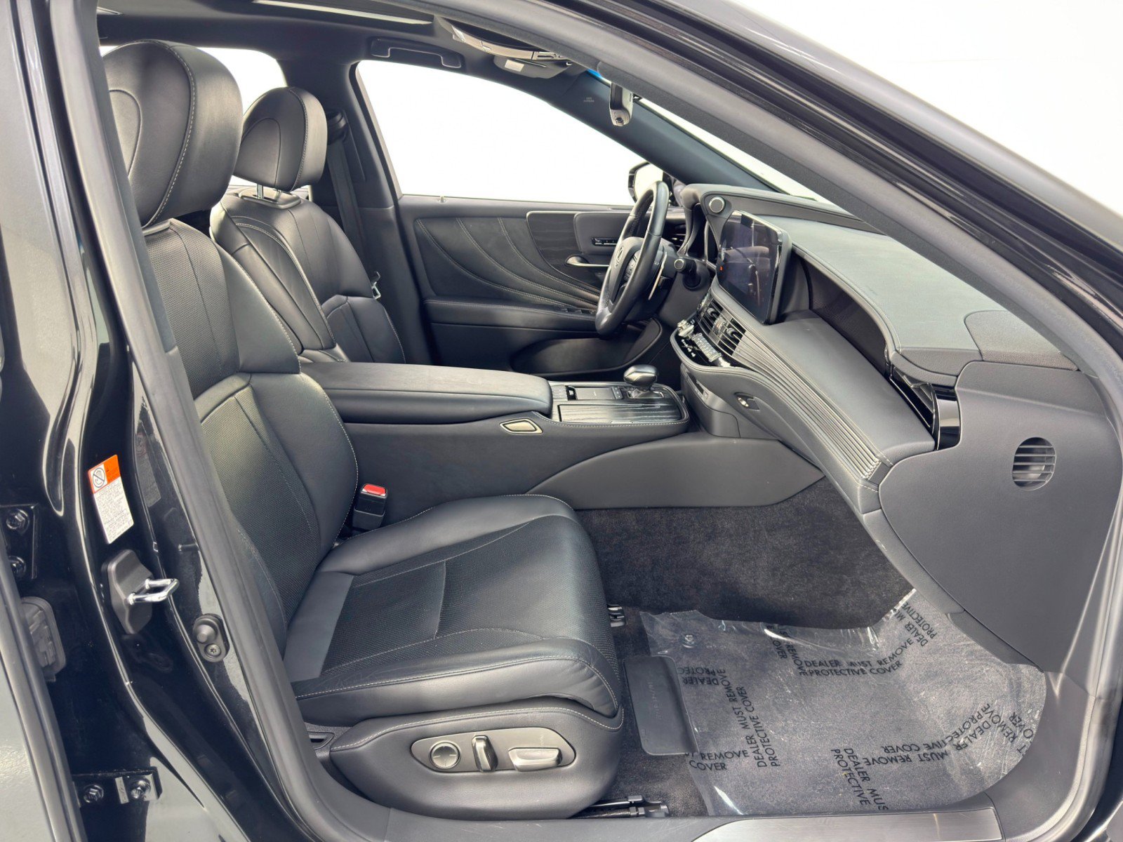 Used 2021 Lexus LS 500 w/ Cold Weather Package (CK) RWD image 16