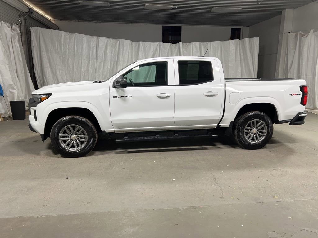 Used 2025 Chevrolet Colorado LT w/ LT Convenience Package image 4