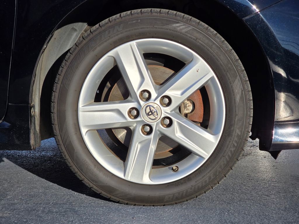 Used 2013 Toyota Camry SE image 9
