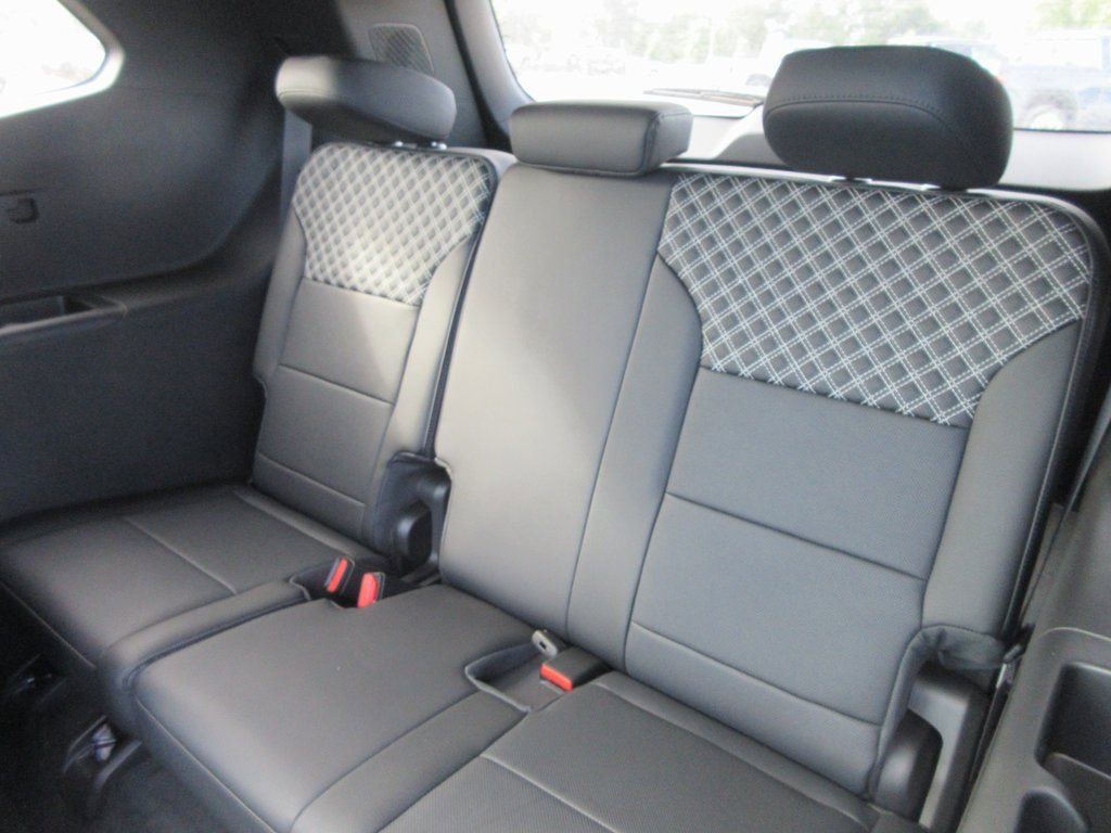 New 2026 GMC Acadia Denali w/ Super Cruise Package image 16