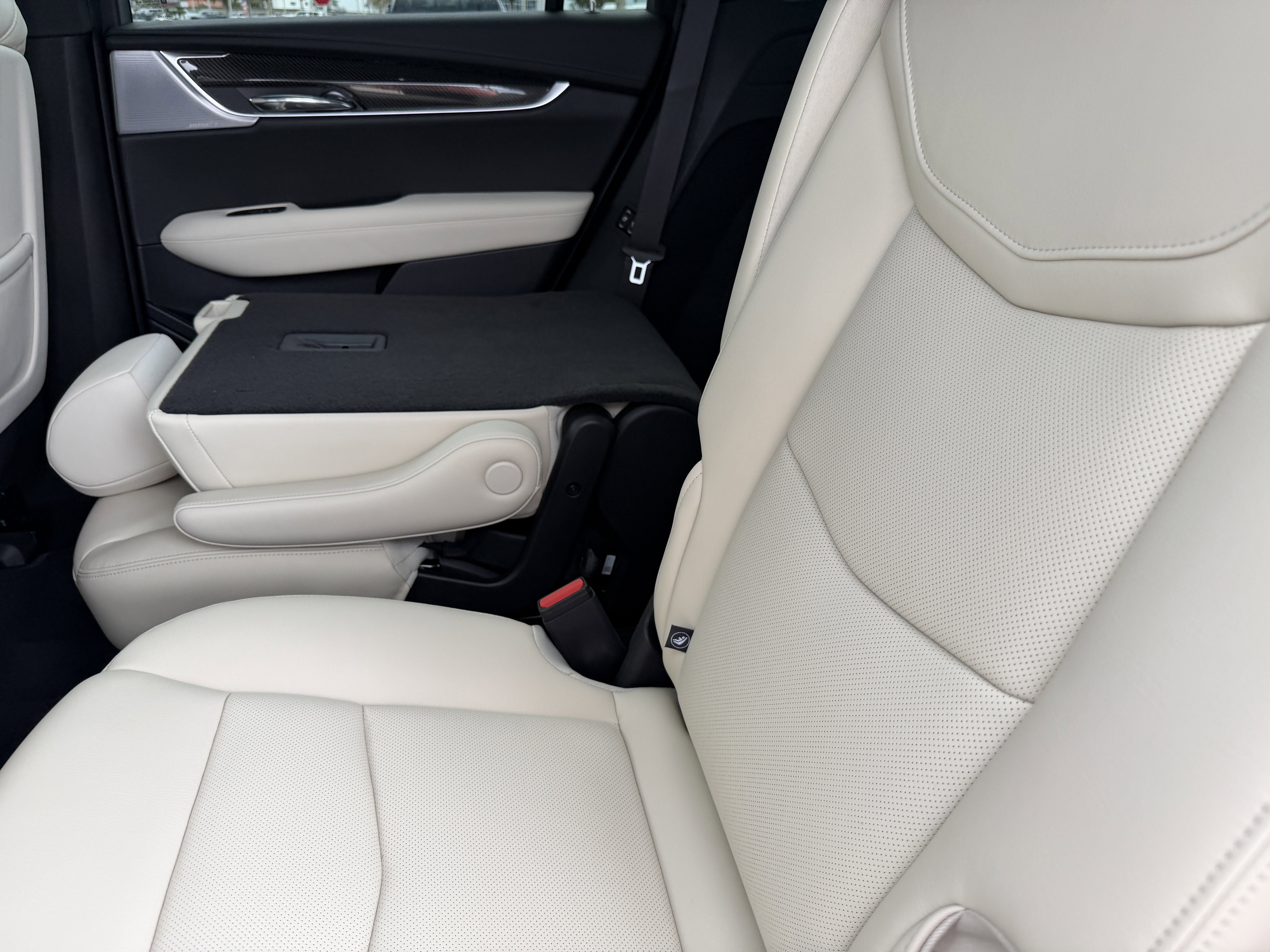 Certified 2025 Cadillac XT6 Sport w/ Technology Package image 18