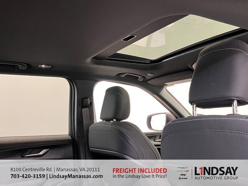 New 2025 Jeep Grand Cherokee Laredo w/ Luxury Tech Group I image 16