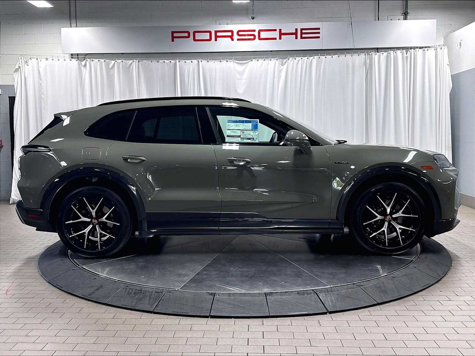 New 2026 Porsche Cayenne Electric AWD/4WD image 8