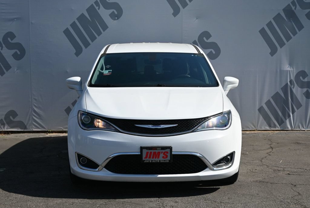 Used 2020 Chrysler Pacifica Touring w/ Tire & Wheel Group FWD image 2