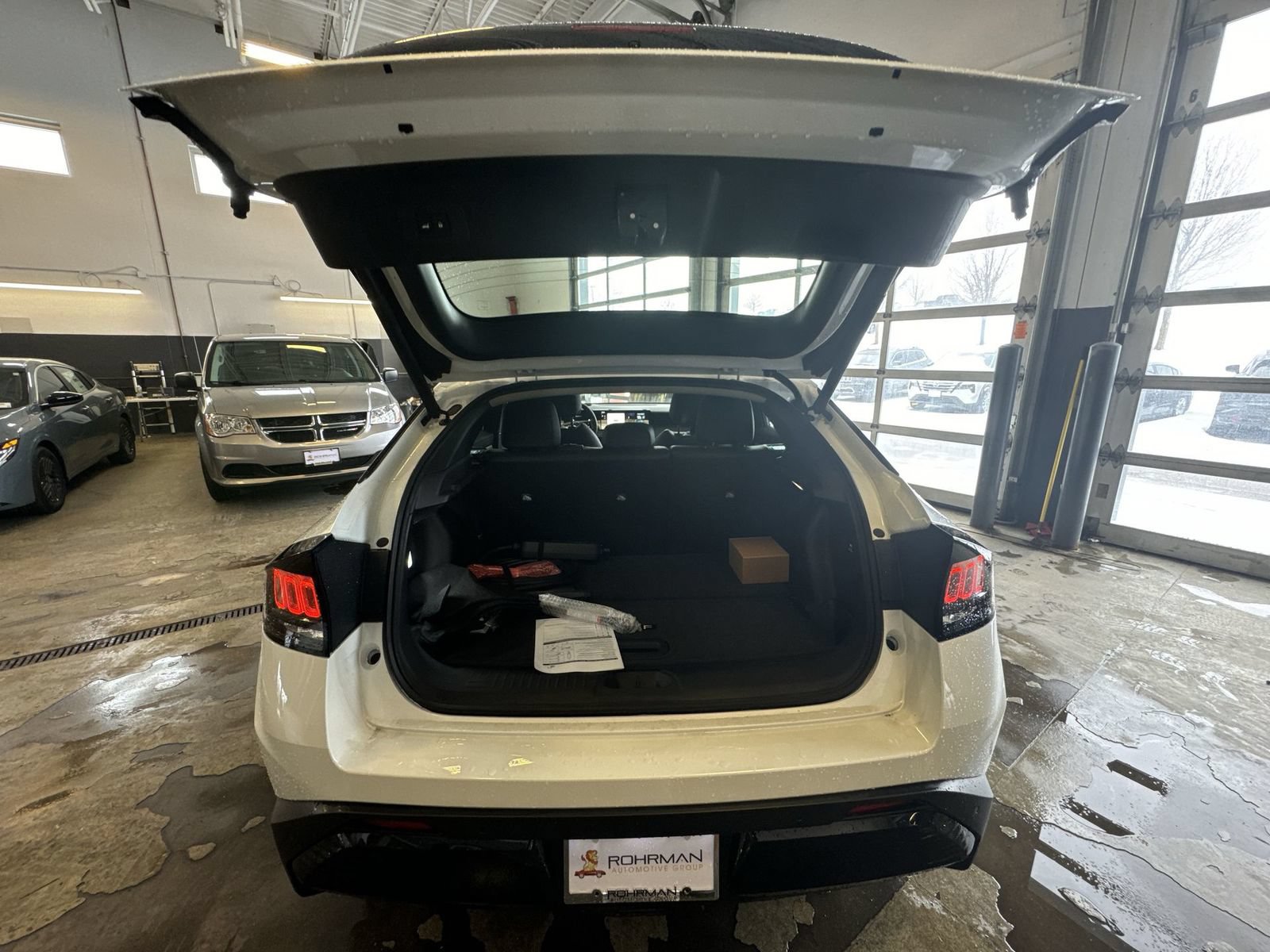 New 2026 Nissan Leaf Platinum+ w/ Cargo Package (Platinum+) FWD image 34