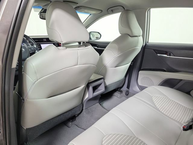 Used 2019 Toyota Camry SE w/ Convenience Package FWD image 11