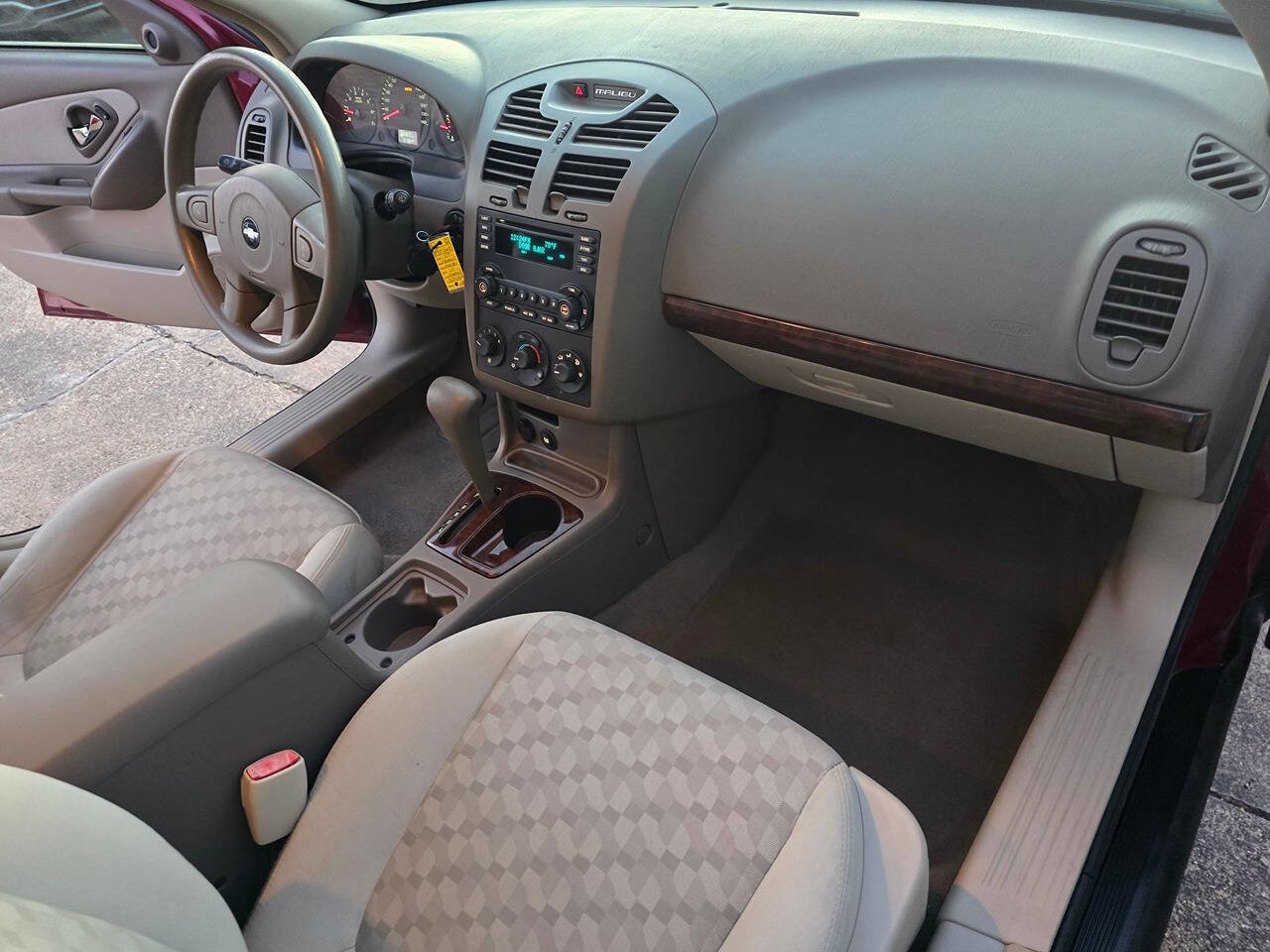 Used 2005 Chevrolet Malibu LS image 23