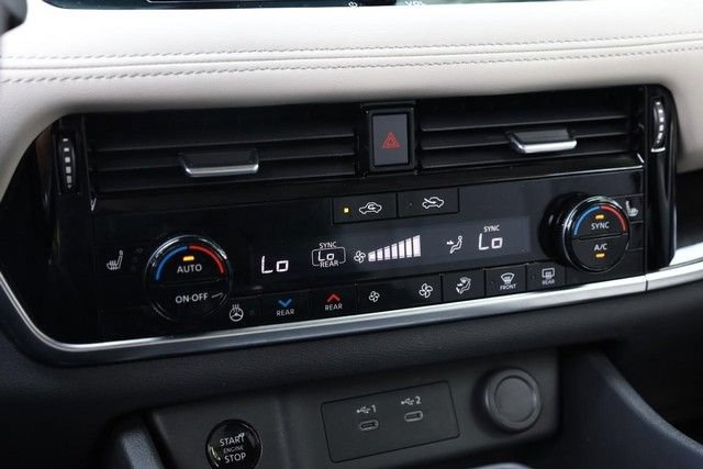Certified 2025 Nissan Rogue SL w/ Tech Package FWD image 16