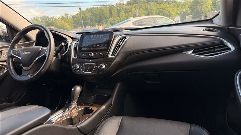Used 2018 Chevrolet Malibu Premier w/ Premier Sun and Wheel Package FWD image 38