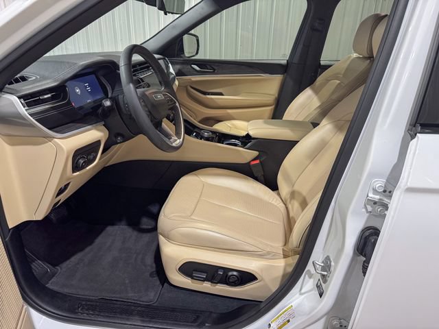 Used 2023 Jeep Grand Cherokee L Limited w/ Luxury Tech Group II AWD/4WD image 11