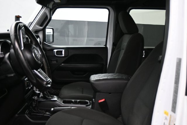Used 2018 Jeep Wrangler Unlimited Sahara AWD/4WD image 18
