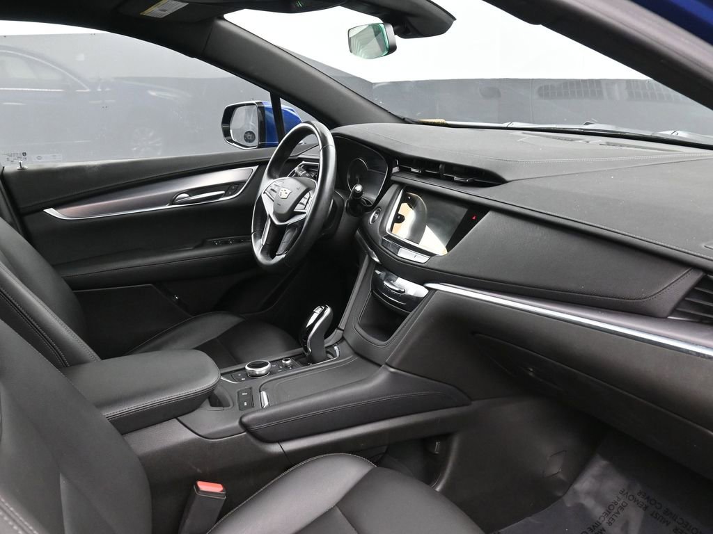 Certified 2023 Cadillac XT5 Luxury image 2