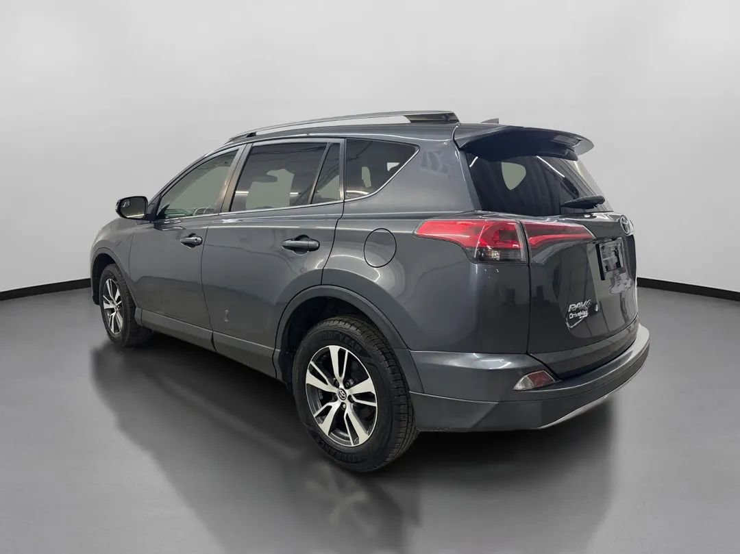 Used 2017 Toyota RAV4 XLE w/ Carpet Mat Package image 7