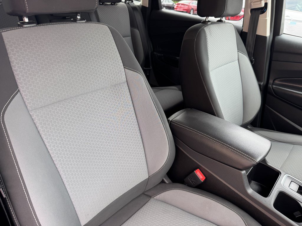 Used 2017 Ford Escape SE w/ Equipment Group 201A AWD/4WD image 10