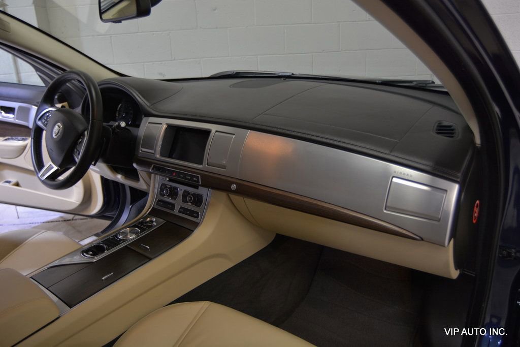 Used 2012 Jaguar XF image 12
