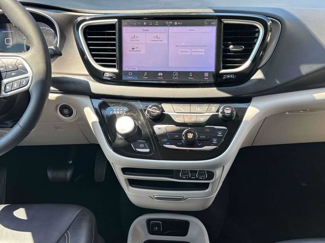 Used 2024 Chrysler Pacifica Touring-L FWD image 27