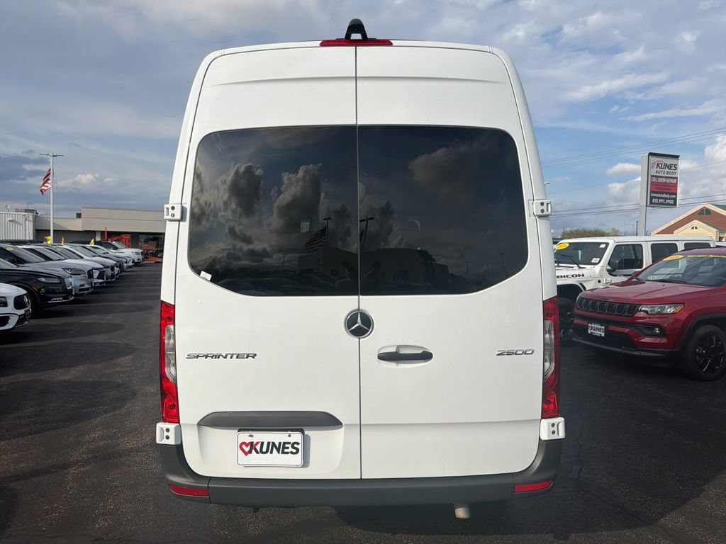 Used 2024 Mercedes-Benz Sprinter 2500 image 5