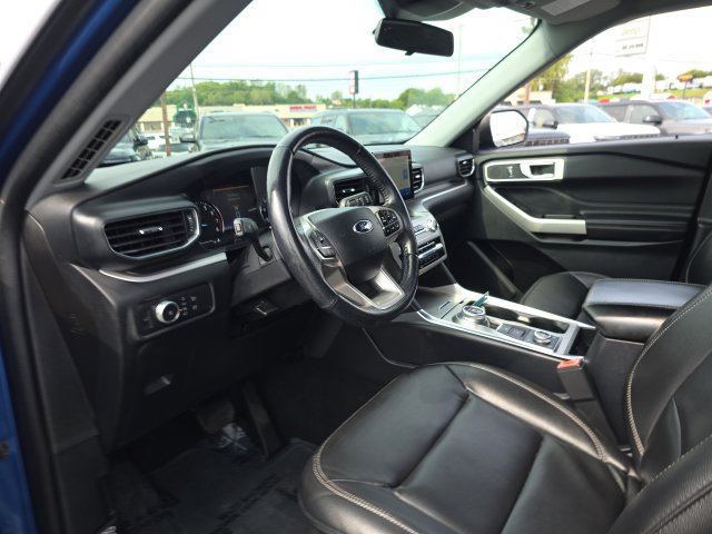 Used 2020 Ford Explorer XLT w/ Equipment Group 202A AWD/4WD image 14