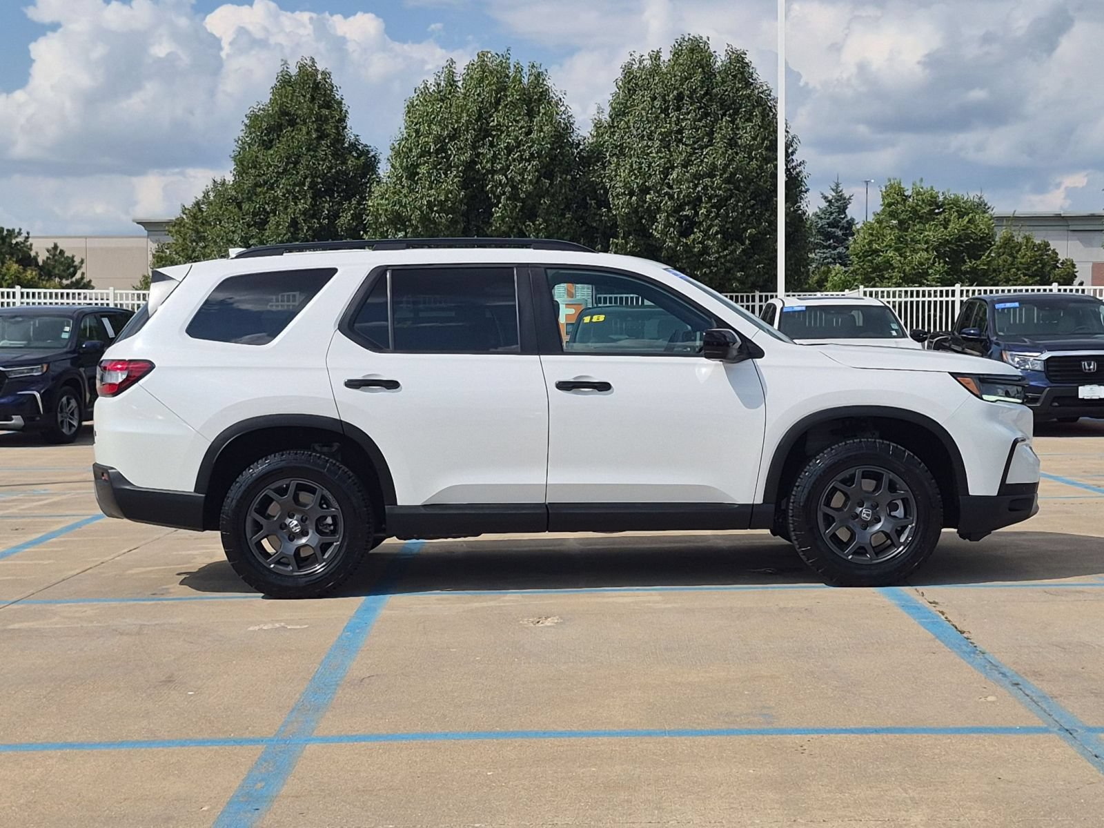 Certified 2025 Honda Pilot TrailSport image 5