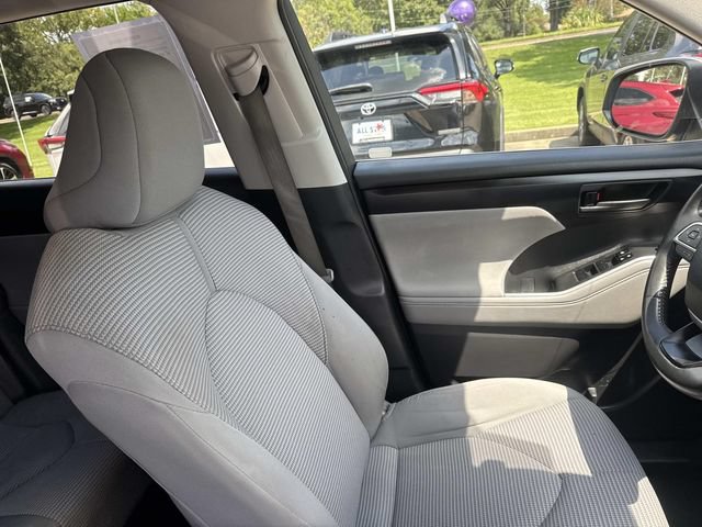 Used 2023 Toyota Highlander LE FWD image 14