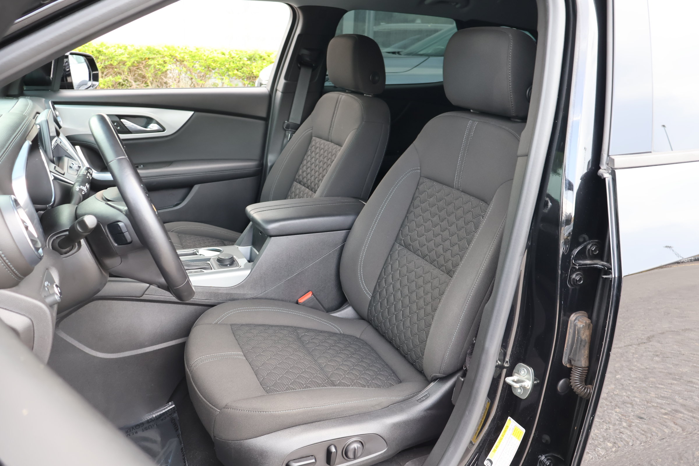 Used 2019 Chevrolet Blazer LT FWD image 2