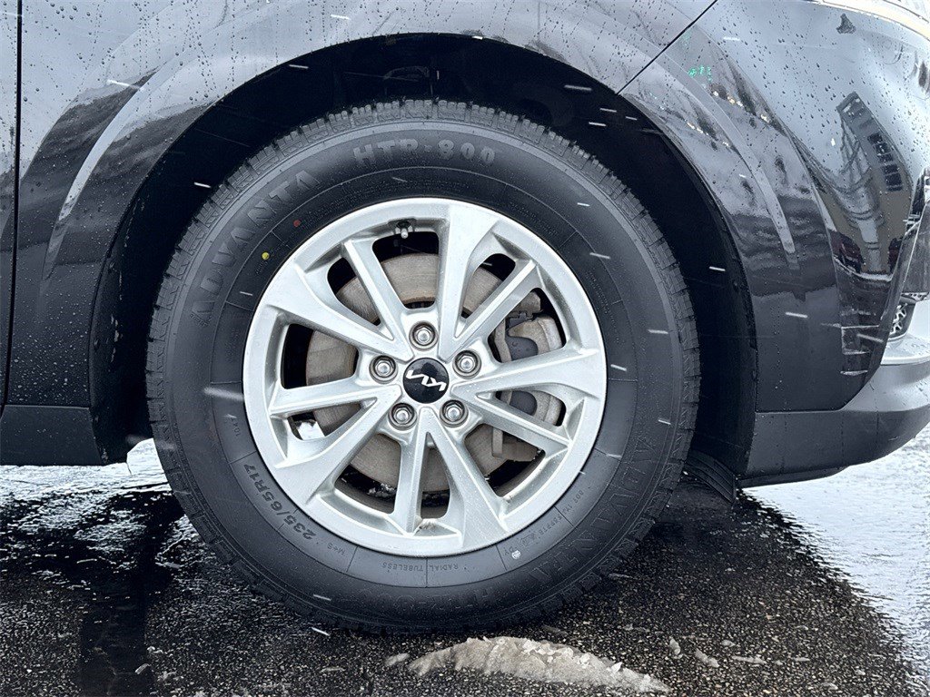 Used 2022 Kia Carnival LX image 13