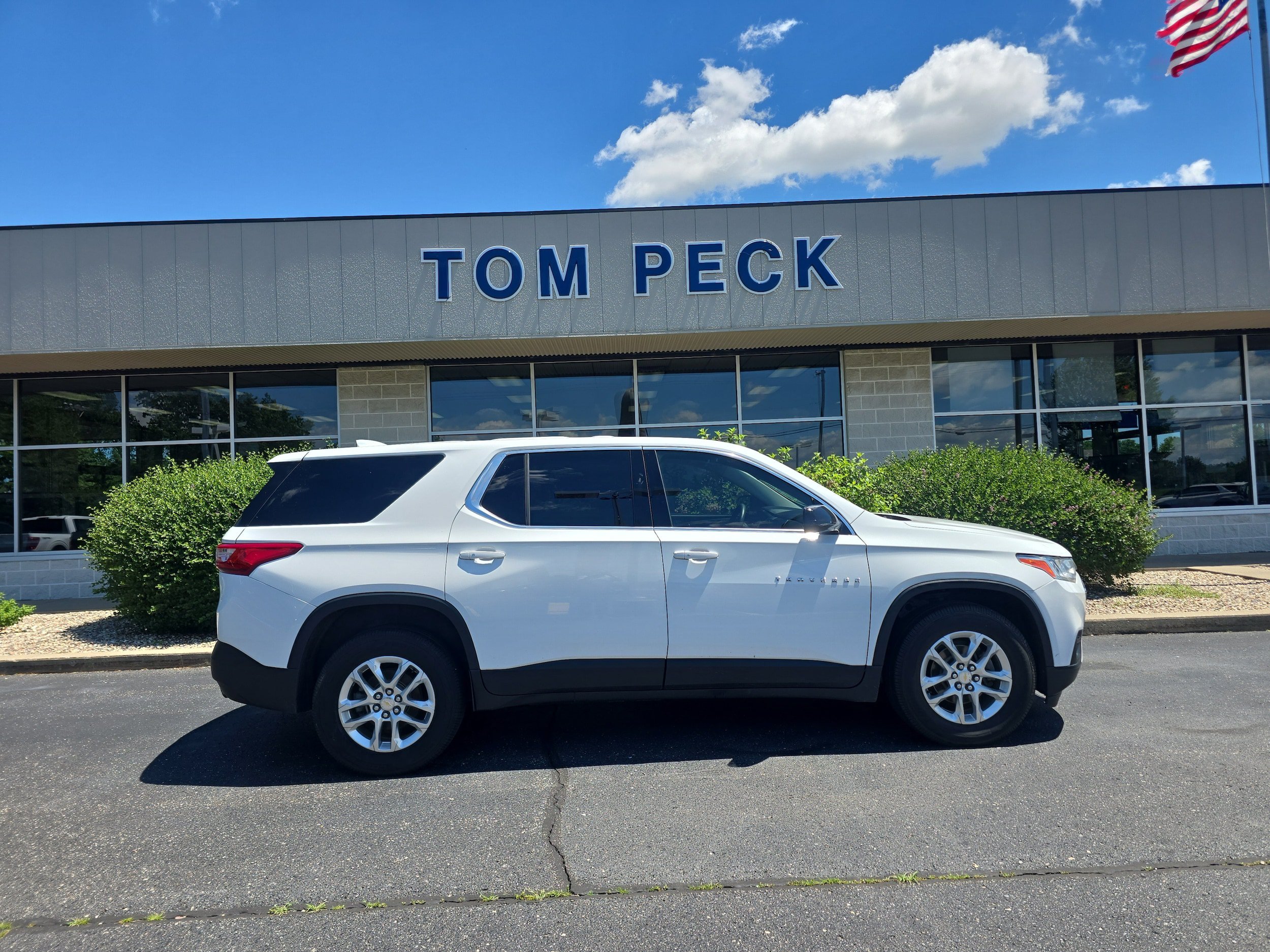 Used 2018 Chevrolet Traverse LS w/ LPO, Blackout Package FWD image 6