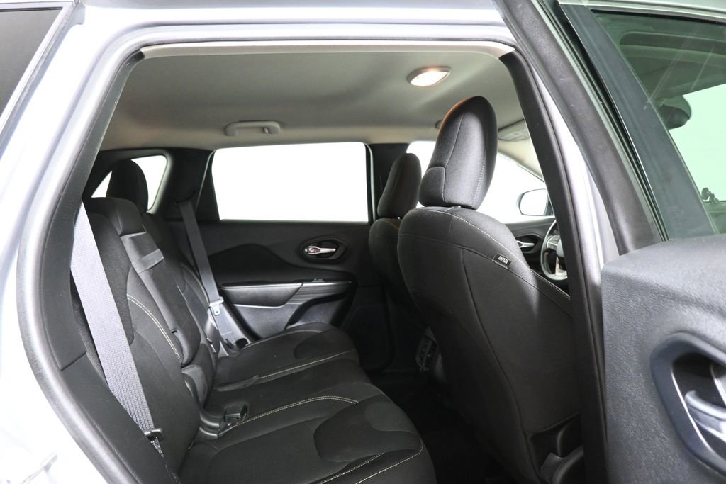 Used 2016 Jeep Cherokee Latitude w/ Cold Weather Group image 26