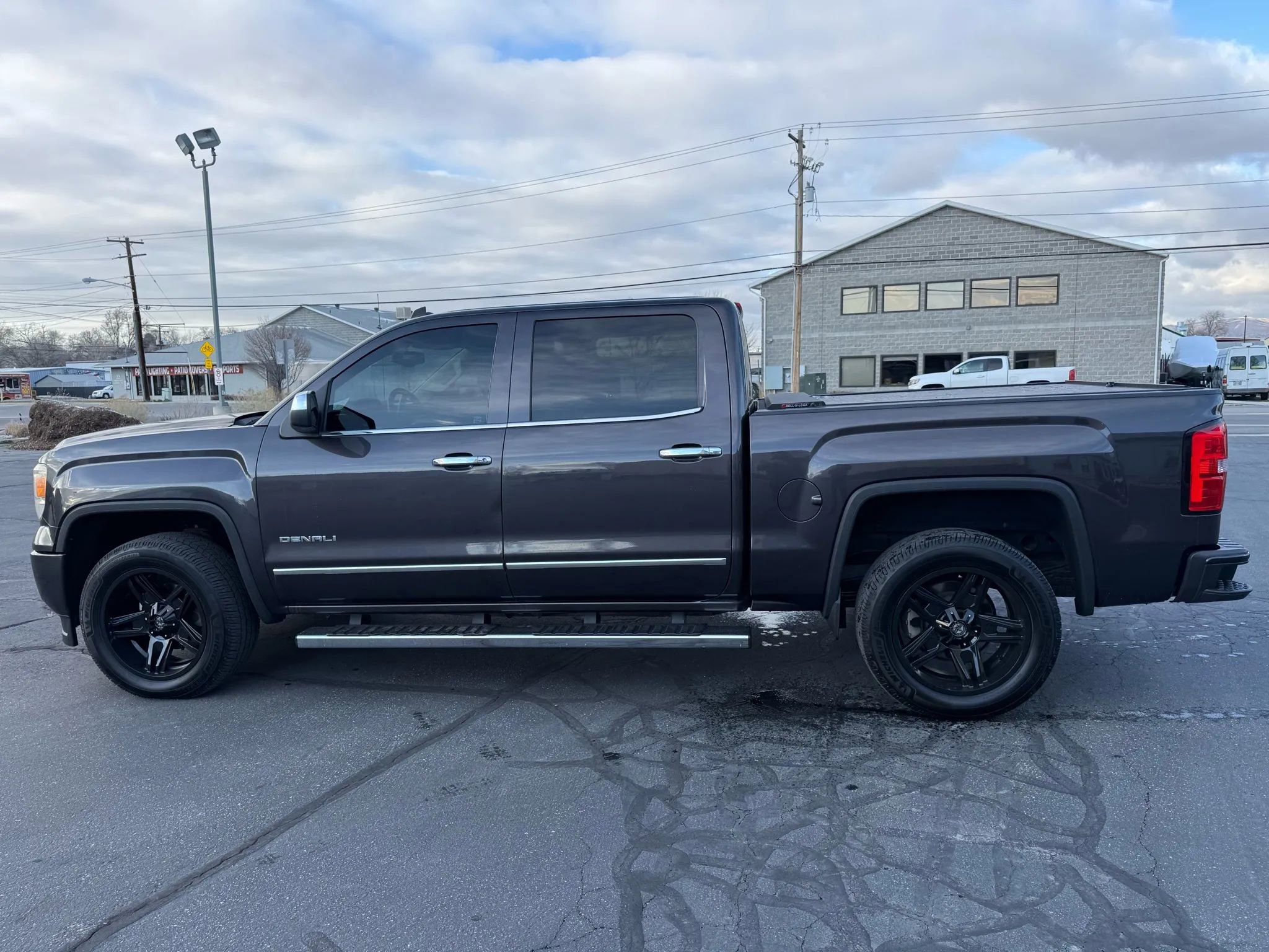 Used 2014 GMC Sierra 1500 Denali w/ Suspension Package, Off-Road image 8