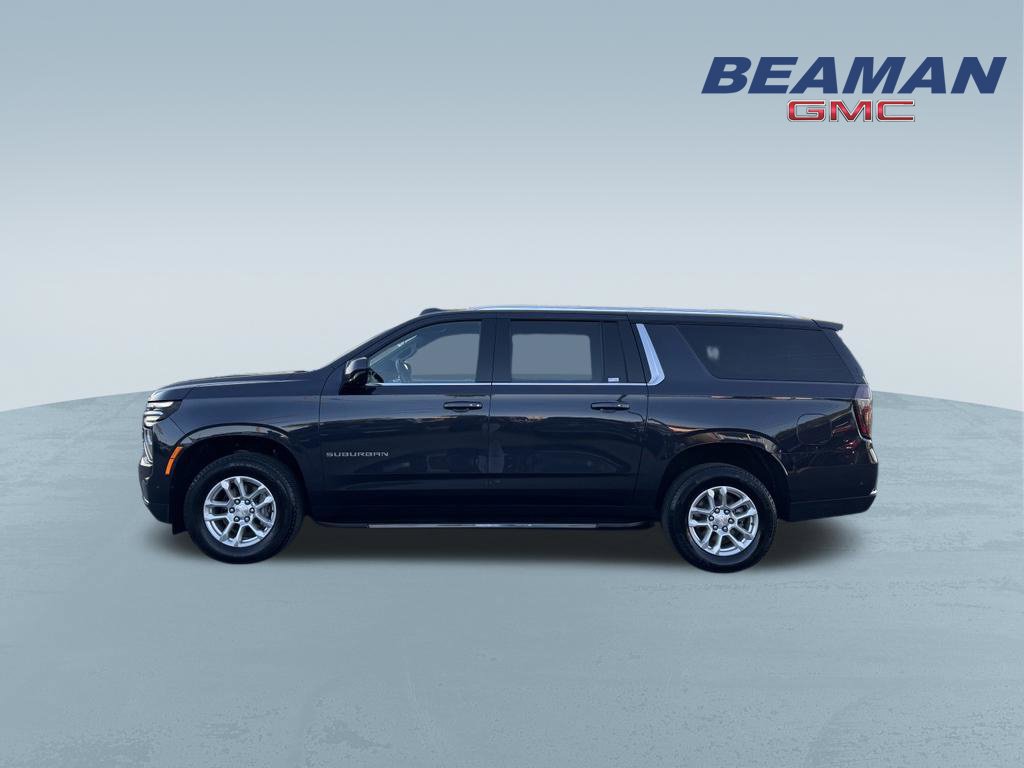 Used 2025 Chevrolet Suburban LT AWD/4WD image 4