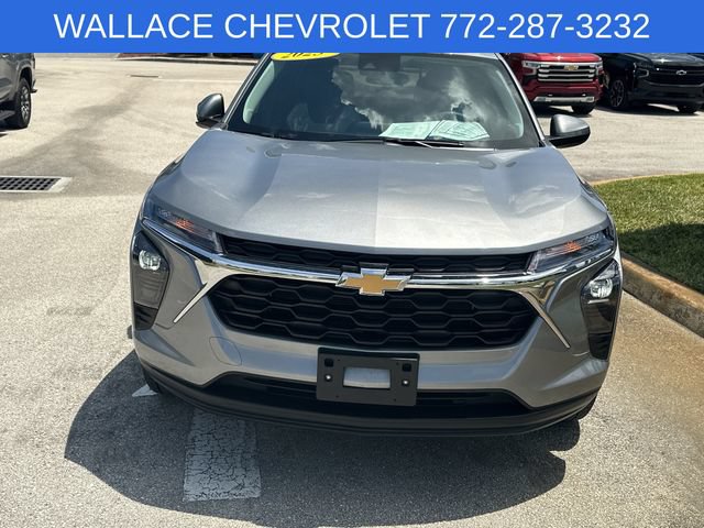 Used 2024 Chevrolet Trax LS w/ LS Convenience Package FWD image 3