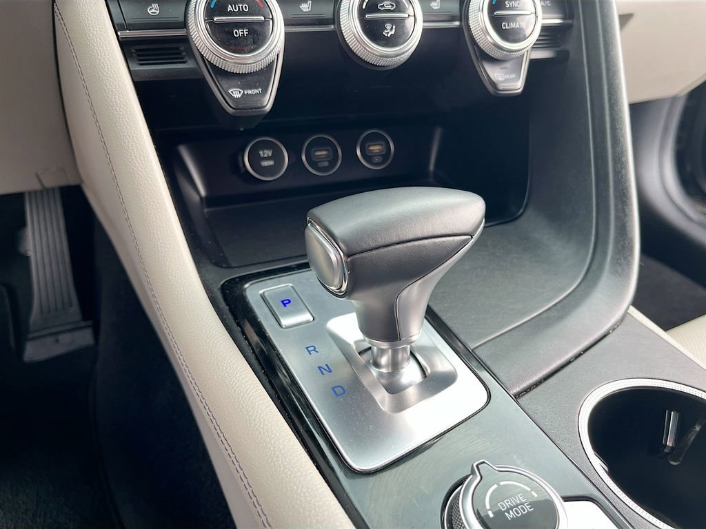 Used 2023 Genesis G70 2.0T image 17