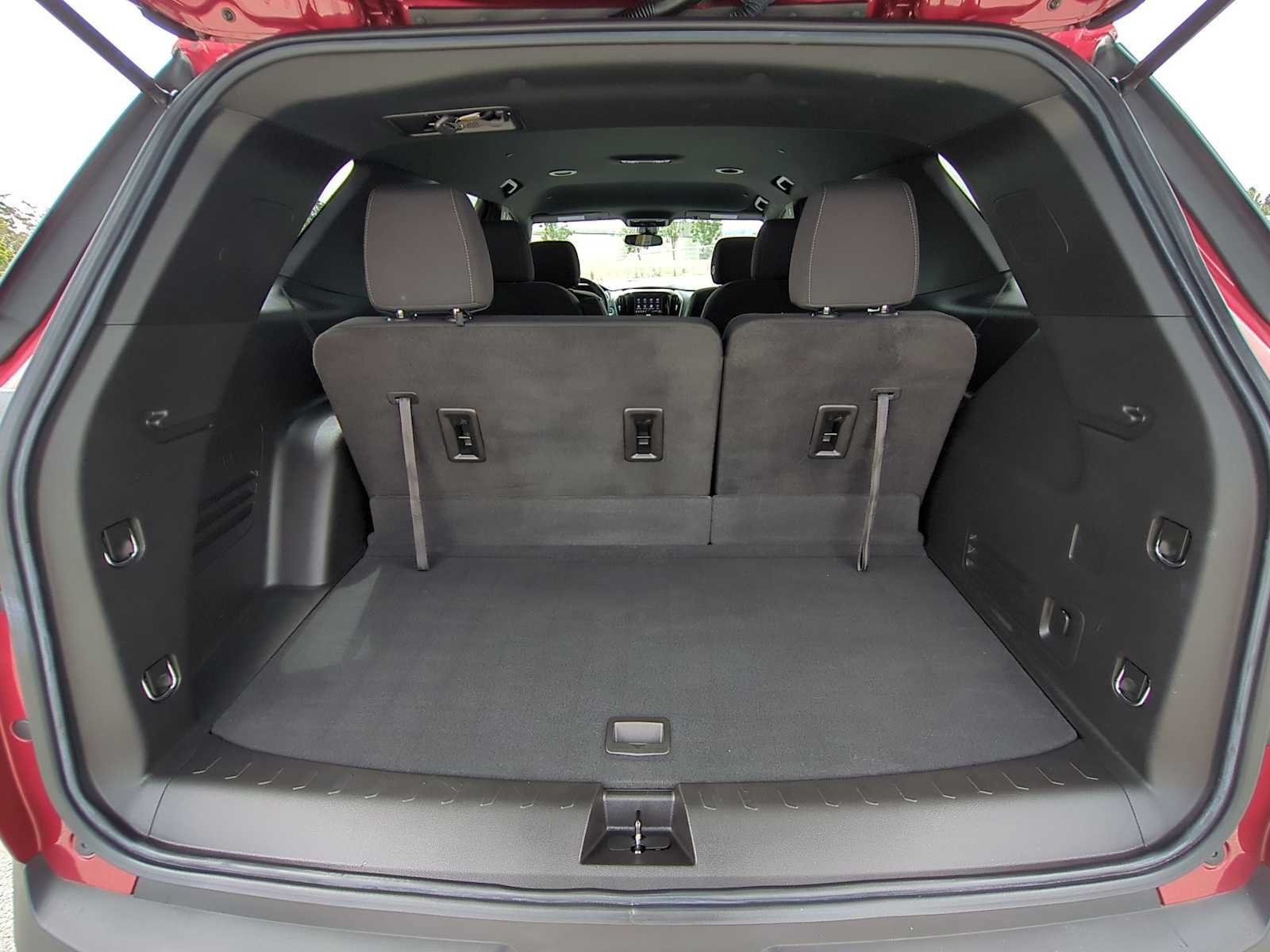 Used 2022 Chevrolet Traverse LT w/ Midnight/Sport Edition FWD image 24