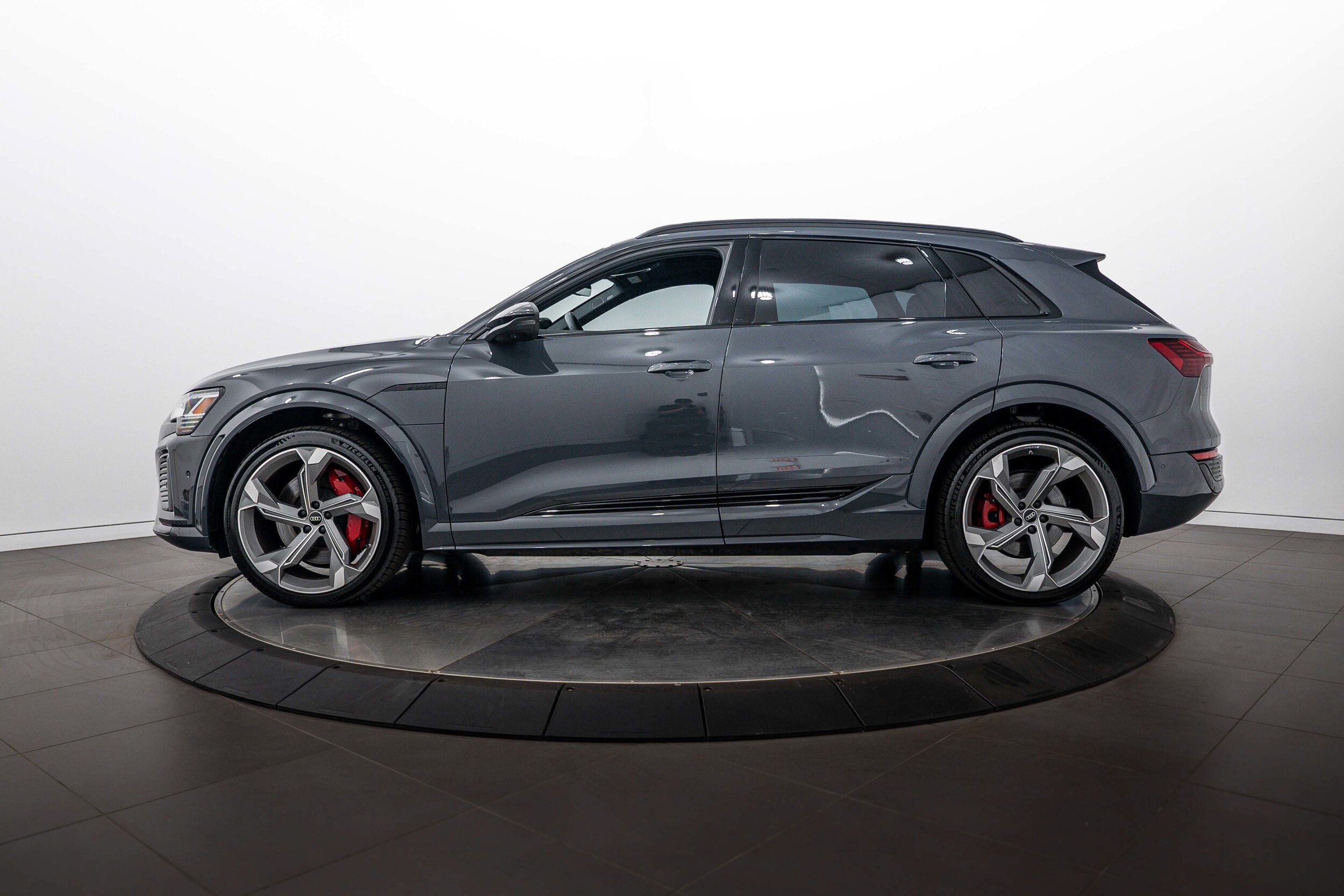 Certified 2024 Audi SQ8 e-tron Premium Plus w/ Black Optic Package AWD/4WD image 6