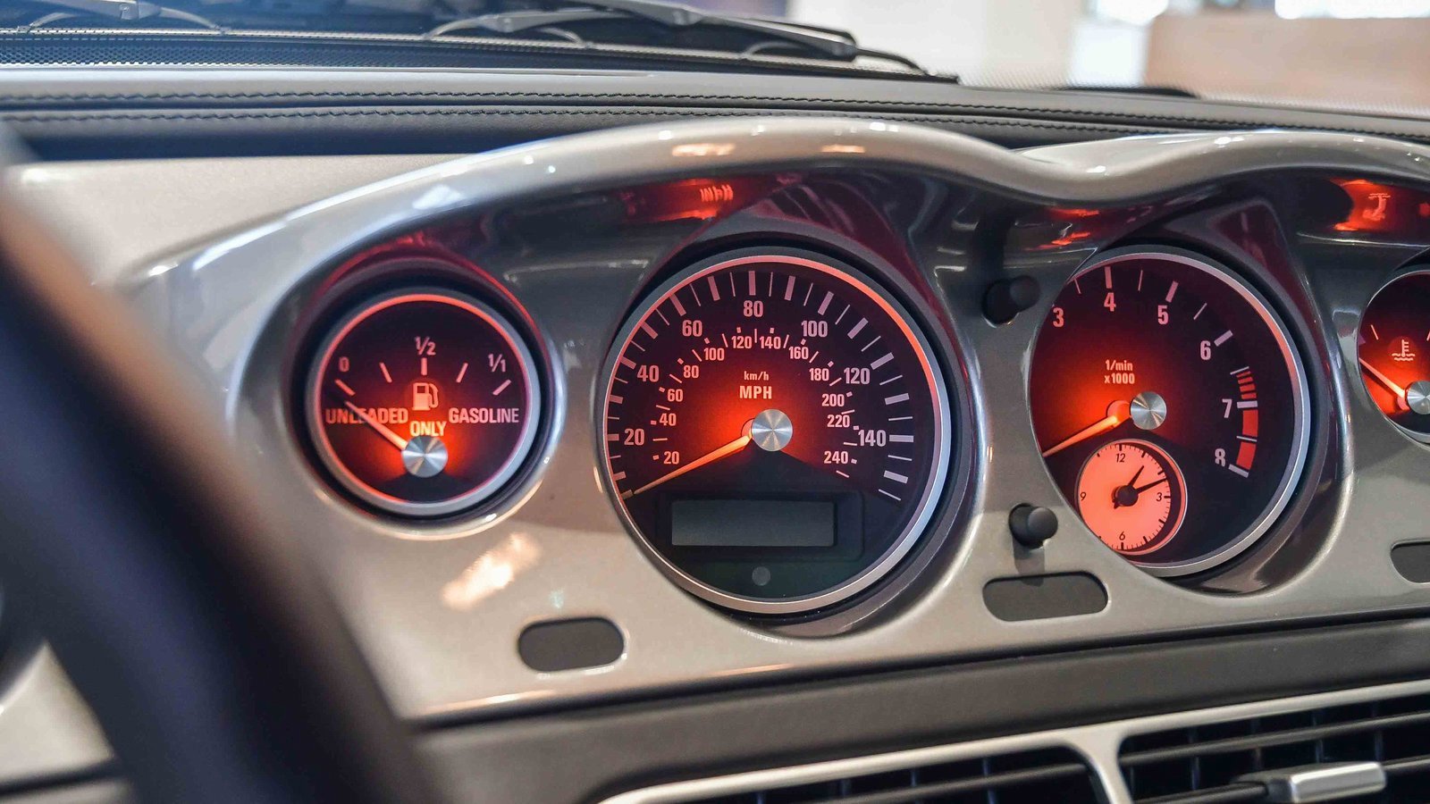 Used 2002 BMW Z8 image 41