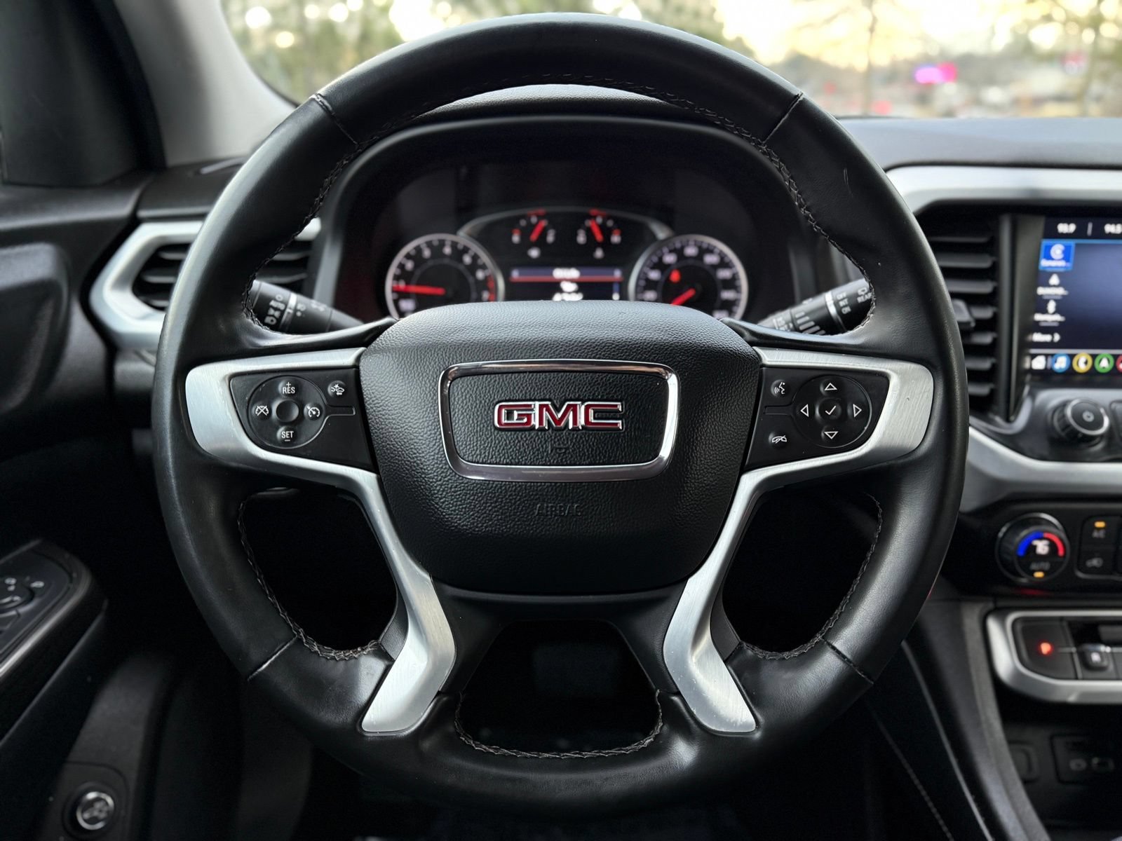 Used 2023 GMC Acadia SLT FWD image 24